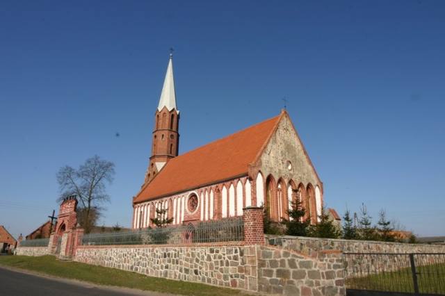 Kościół – Parafia MB Szkaplerznej, Raduń