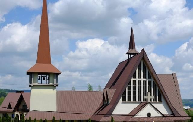 Kościół – Parafia Świętego Stanisława Biskupa i Męczennika, Zabrzeż