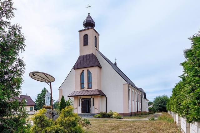 Kościół – Parafia Nawiedzenia NMP, Amelin