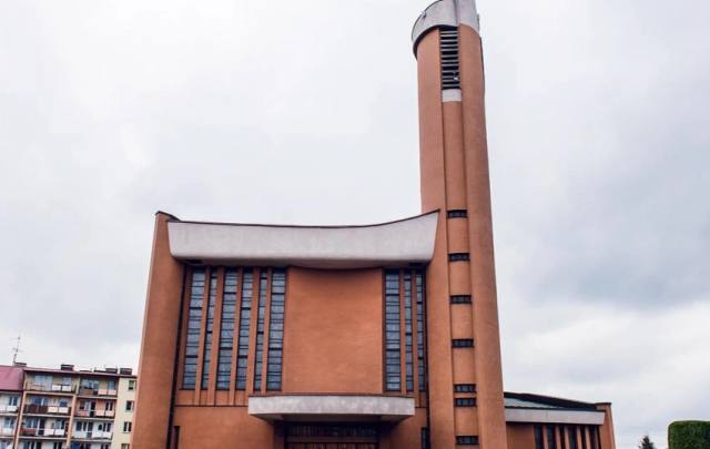 Kościół – Parafia Krzyża Świętego i Matki Bożej Bolesnej, Dębica