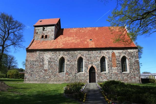 Kościół – Parafia św. Urszuli Ledóchowskiej, Buk