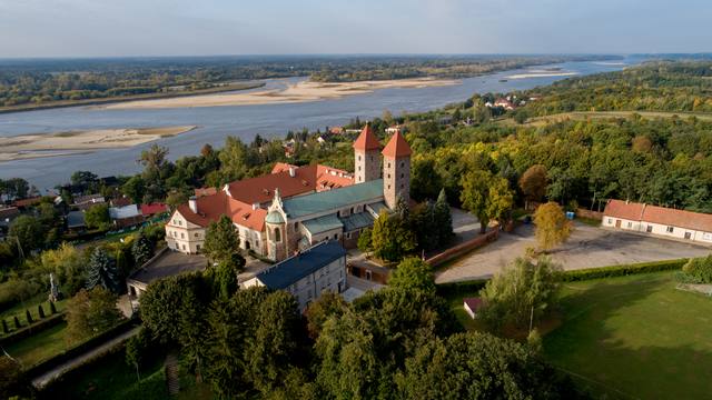 Kościół – Parafia Zwiastowania Najświętszej Maryi Panny, Czerwińsk nad Wisłą