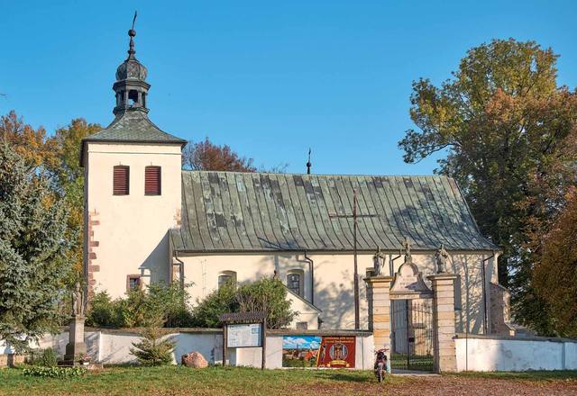 Kościół – Parafia Św. Wojciecha Biskupa i Męczennika, Momina