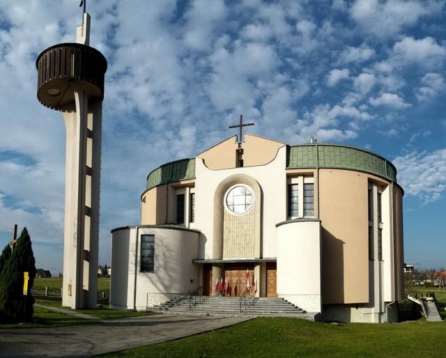 Kościół – Parafia Podwyższenia Krzyża Świętego, Płaza
