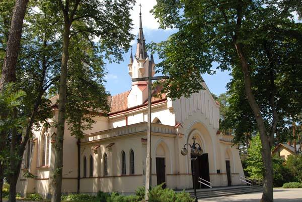 Kościół – Parafia Matki Bożej Anielskiej, Skolimów