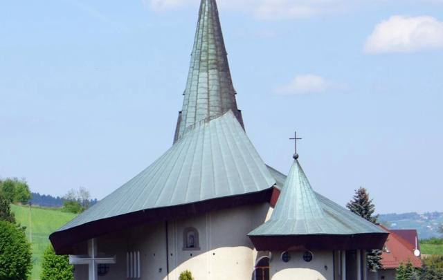 Kościół – Parafia Najświętszego Ciała i Krwi Pana Jezusa, Brzezna
