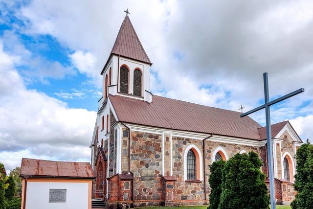 Kościół – Parafia Św. Stanisława Biskupa i Męczennika, Zaręby Kościelne
