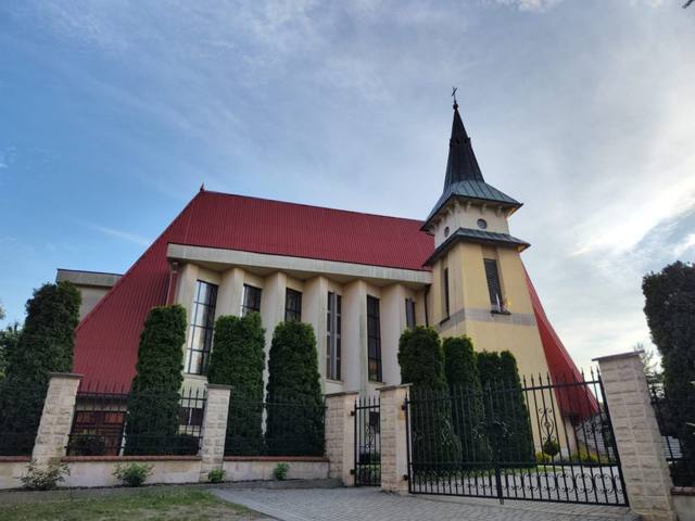 Kościół – Parafia Podwyższenia Krzyża Świętego, Nawojowa Góra