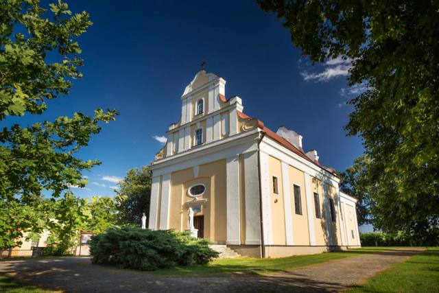 Kościół – Parafia Świętych Apostołów Piotra i Pawła, Śledzianów
