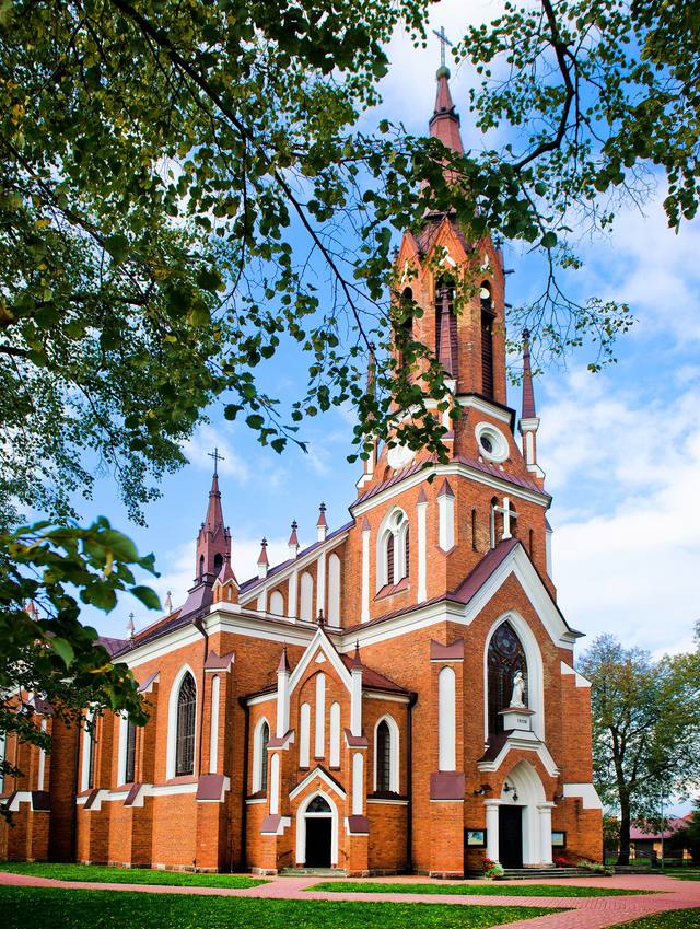 Kościół – Parafia Św. Apostołów Piotra i Pawła, Łomazy