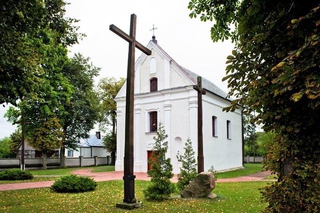 Kościół – Parafia Podwyższenia Krzyża Świętego, Neple