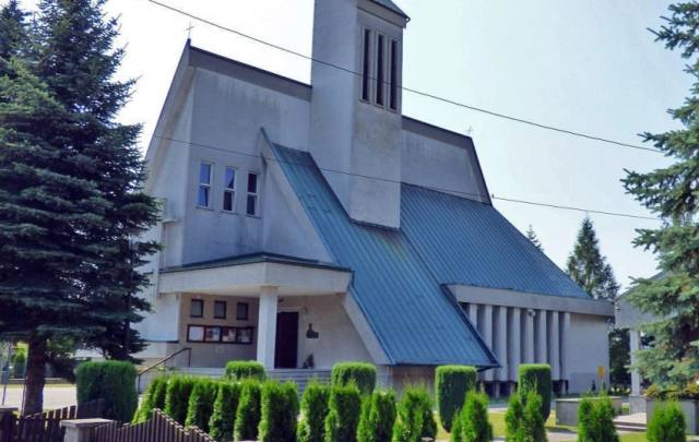 Kościół – Parafia Matki Boskiej Królowej Polski, Lewniowa