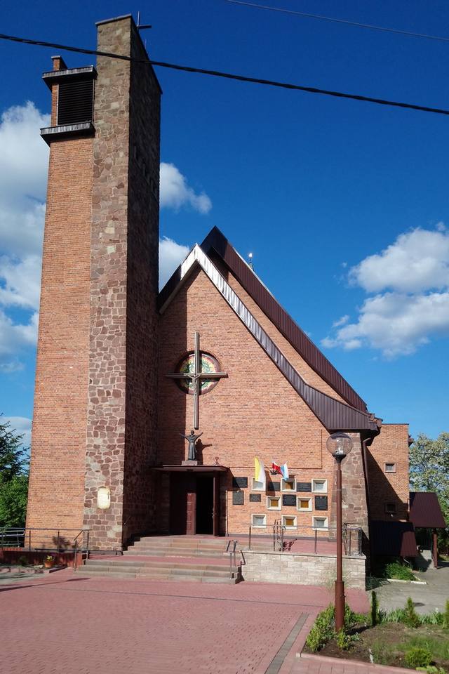 Kościół – Parafia Podwyższenia Krzyża Świętego, Lubienia