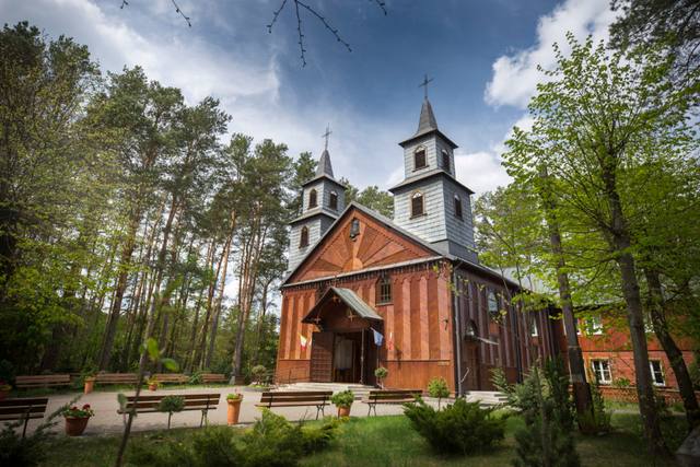 Kościół – Parafia Świętych Apostołów Piotra i Pawła, Serpelice
