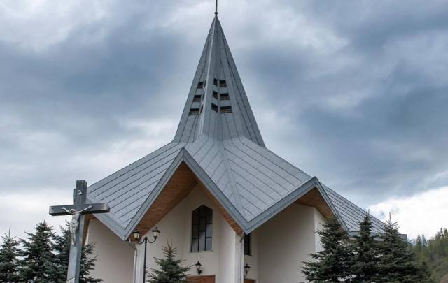 Kościół – Parafia Trójcy Przenajświętszej, Sucha Struga