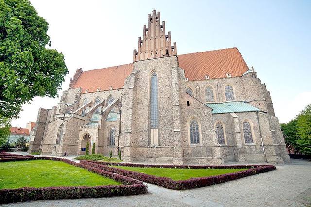 Kościół – Parafia Świętych Apostołów Piotra i Pawła, Strzegom