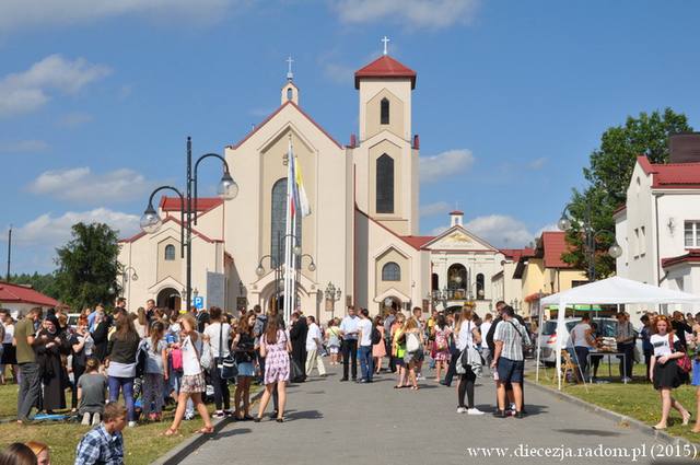 Kościół – Parafia Matki Bożej Ostrobramskiej – Sanktuarium Matki Bożej Miłosierdzia, Skarżysko Kamienna