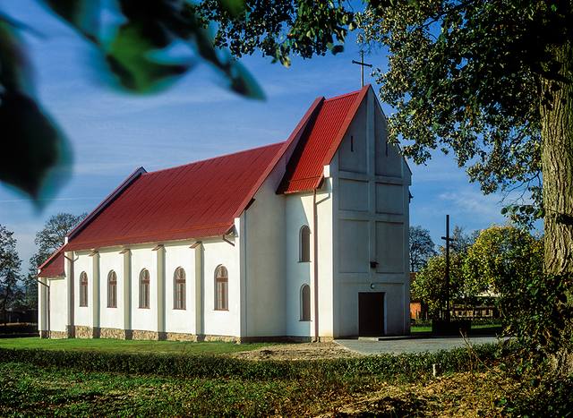 Kościół – Parafia Świętego Benedykta Opata, Lubajny