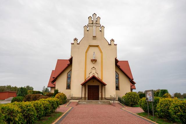 Kościół – Parafia Matki Bożej Królowej Świata, Kamień – MB Królowej Świata