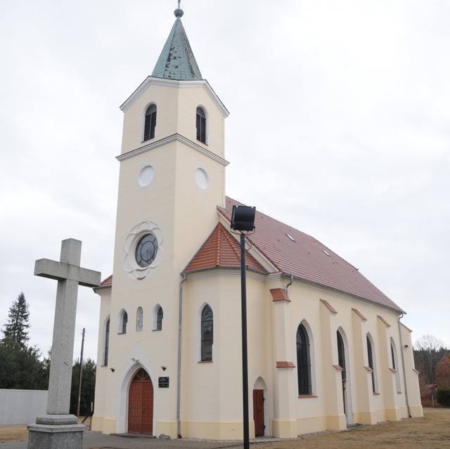 Kościół – Parafia Zmartwychwstania Pańskiego, Ruszów