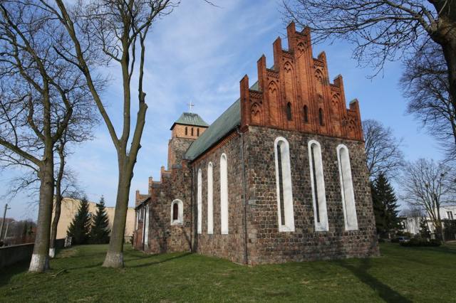 Kościół – Parafia MB Wspomożenia Wiernych, Banie