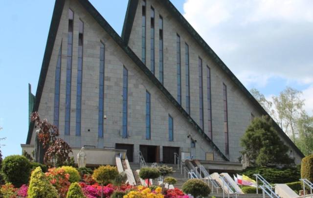 Kościół – Parafia Matki Bożej Pocieszenia, Pasierbiec