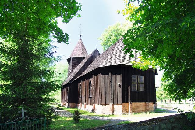 Kościół – Parafia Świętych Apostołów Szymona i Judy Tadeusza, ul. Spacerowa 2, Szczodrowo; 83-250 Skarszewy