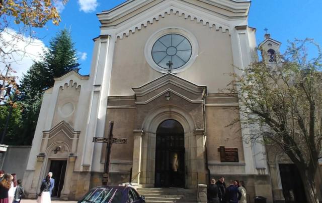 Kościół – Parafia Świętego Krzyża i Świętego Filipa Neri, Tarnów