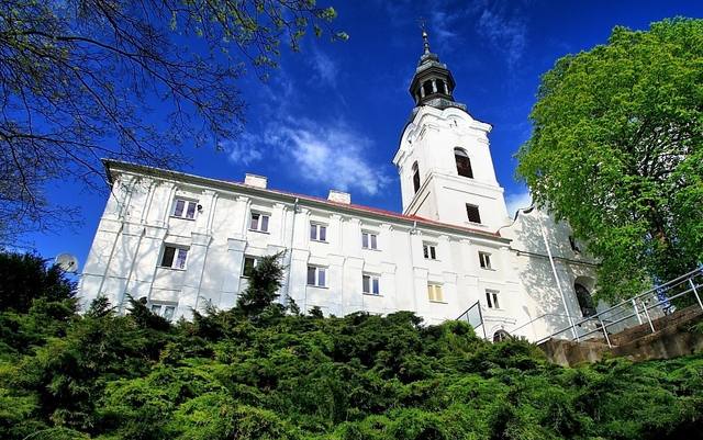 Kościół – Parafia Matki Bożej Bolesnej, Obory