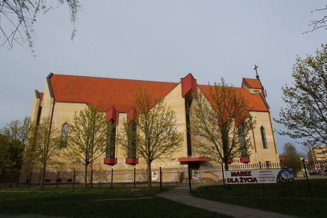 Kościół – Parafia św. Kazimierza, Police