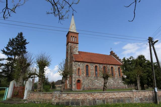 Kościół – Parafia św. Katarzyny, Trzechel