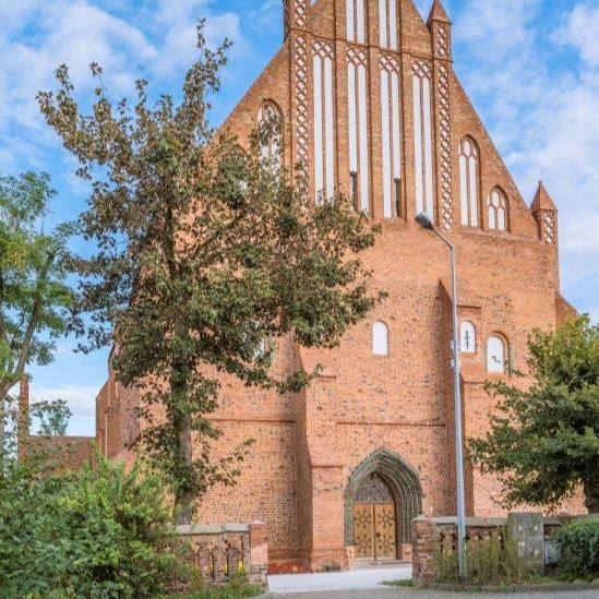 Kościół – Parafia Świętego Stanisława Biskupa i Męczennika, Brześć Kujawski