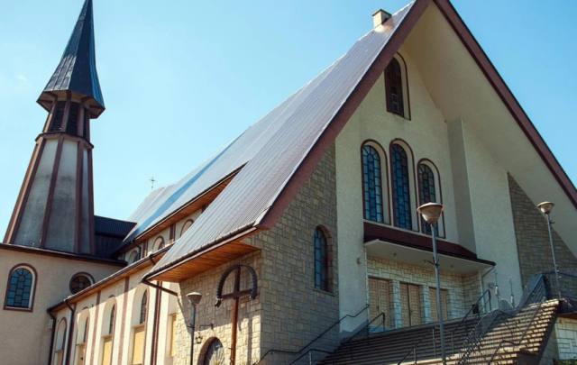 Kościół – Parafia Świętego Michała Archanioła, Ropa