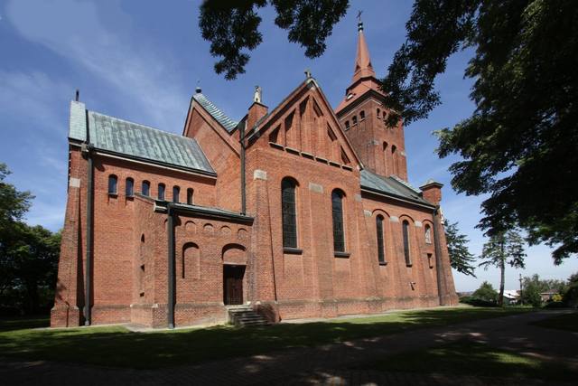 Kościół – Parafia Świętej Trójcy, Komarów