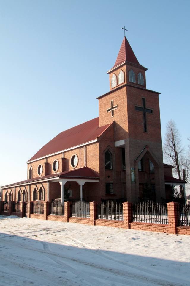 Kościół – Parafia Św. Apostołów Piotra i Pawła, Rusinów