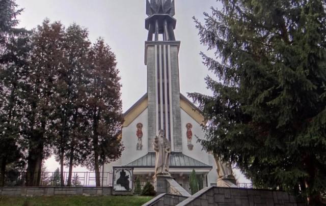 Kościół – Parafia Świętego Michała Archanioła, Złota