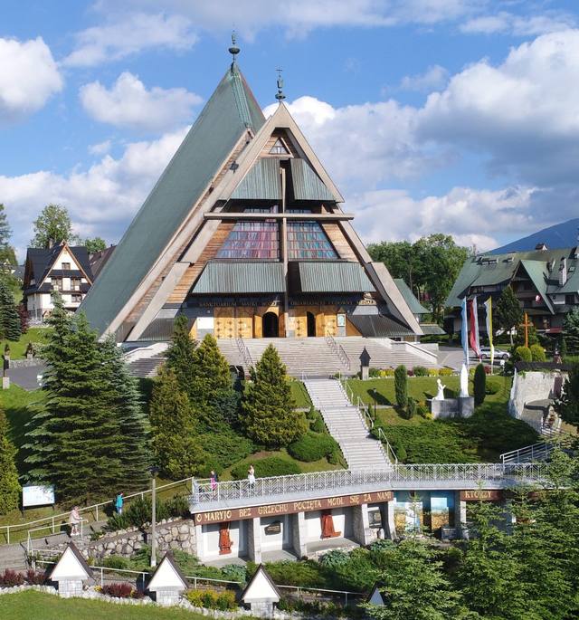 Kościół – Parafia Najświętszej Maryi Panny Niepokalanej Objawiającej Cudowny Medalik, Zakopane-Olcza