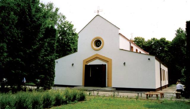 Kościół – Parafia Matki Bożej Królowej Polski, Leśna Polana