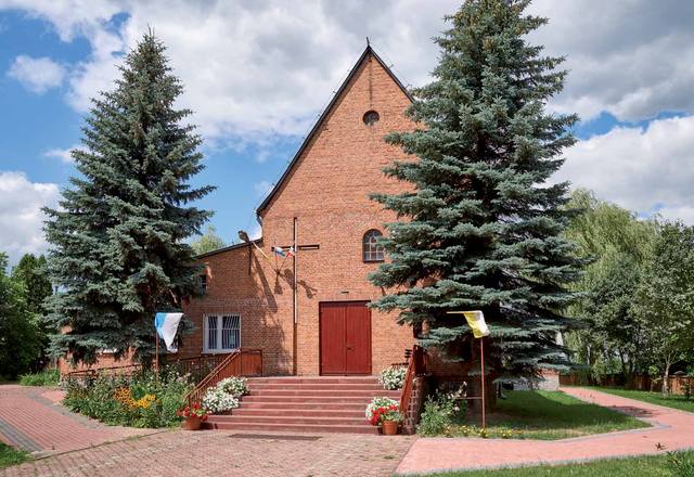 Kościół – Parafia Najświętszej Maryi Panny Królowej Polski, Linów
