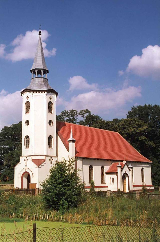 Kościół – Parafia Narodzenia Najświętszej Maryi Panny, Siemysłów