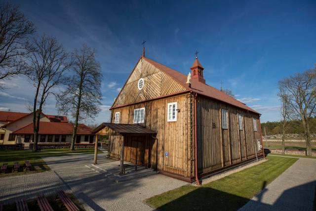 Kościół – Parafia Narodzenia Najświętszej Maryi Panny, Ostrożany