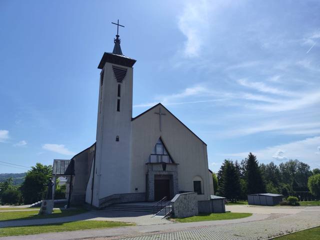 Kościół – Parafia Matki Bożej Królowej Polski, Rzozów