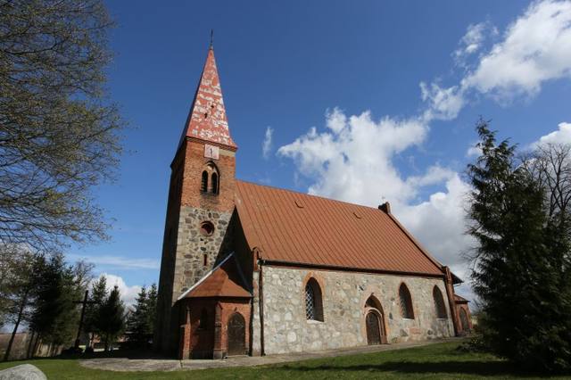 Kościół – Parafia św. Anny, Długie