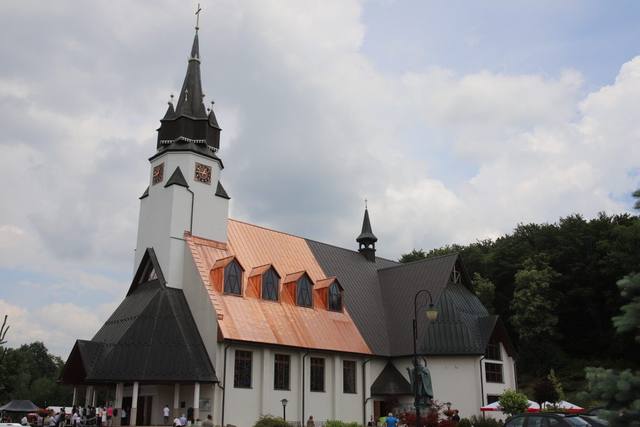 Kościół – Parafia Św. Klemensa, Trzemeśnia