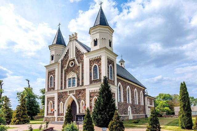 Kościół – Parafia Nawiedzenia NMP, Romany