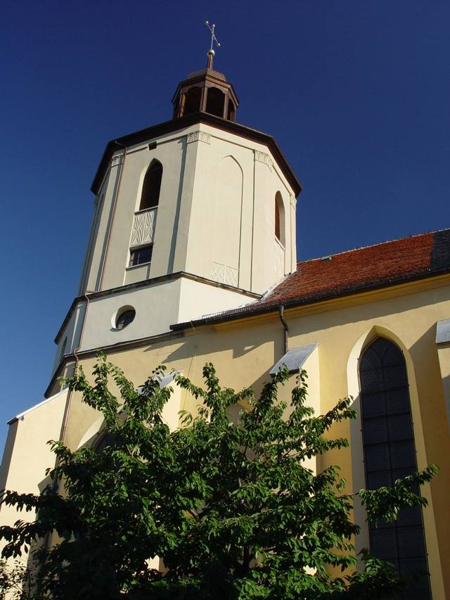 Kościół – Parafia Najświętszego Zbawiciela Świata i MB Szkaplerznej, Strzegom