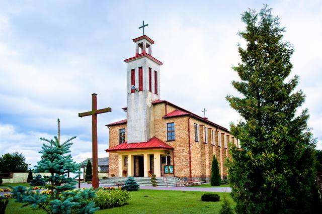 Kościół – Parafia Św. Stanisława BM, Komarno