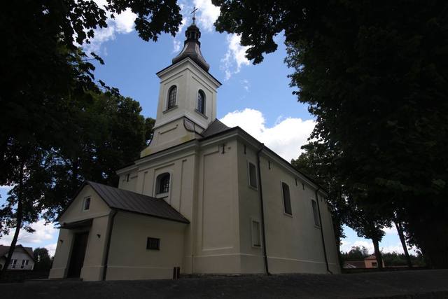 Kościół – Parafia Świętego Michała Archanioła, Płazów