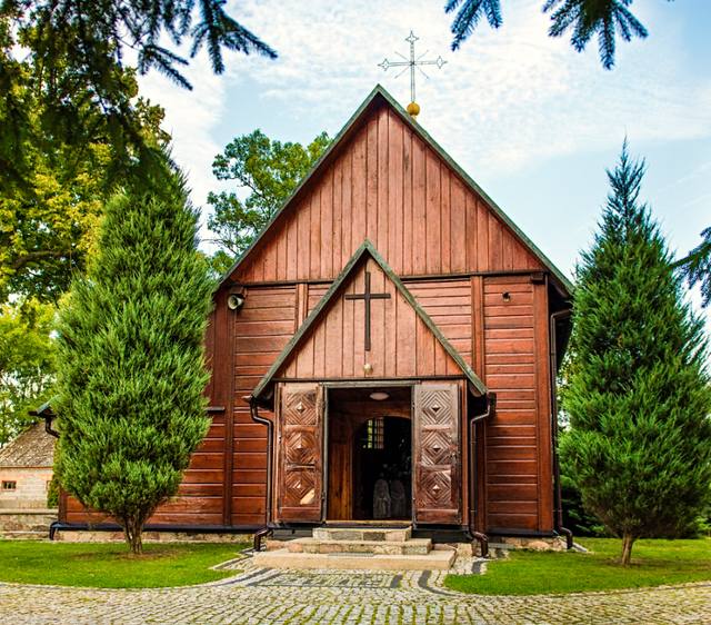 Kościół – Parafia Św. Leonarda, Troszyn
