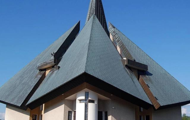 Kościół – Parafia Matki Bożej Szkaplerznej, Moszczenica